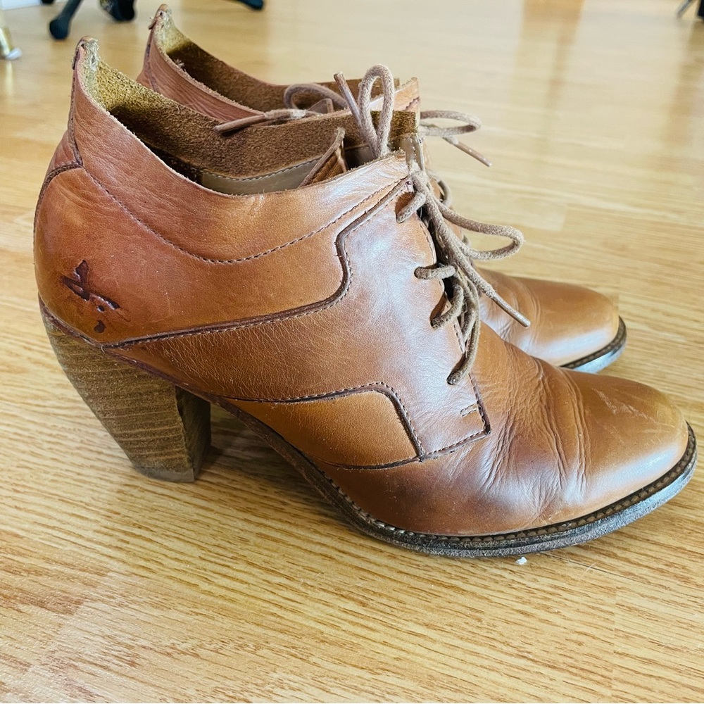 Lace-Up Curved Block Heel Pump